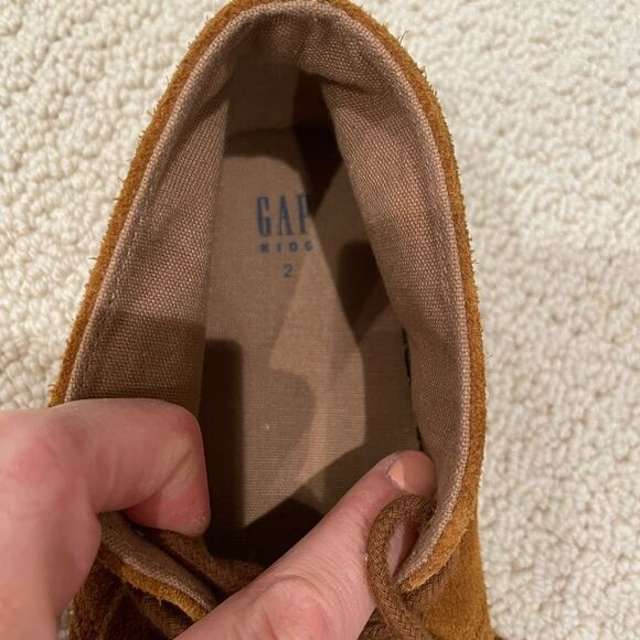 EUC Gap Boys Suede Boots Brown Sz. 2 - Picture 5 of 6
